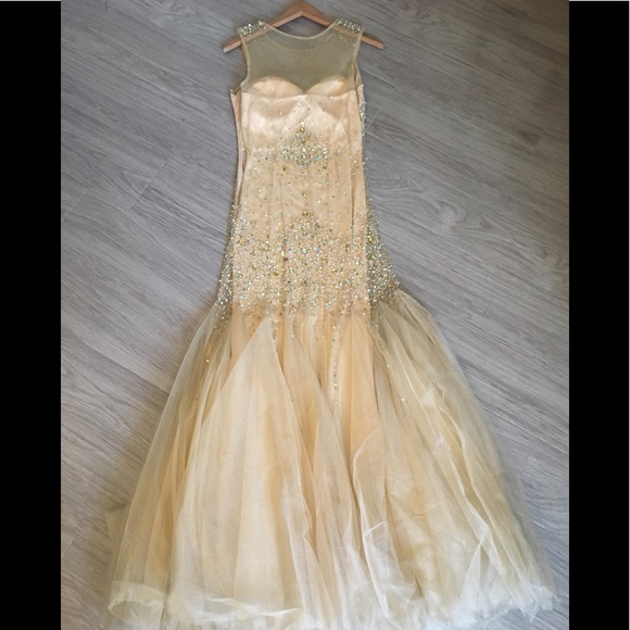 ✨Gorgeous Embelished Dress - Picture 5 of 8